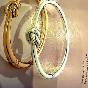 NWOT The Single KNOT Sign of Eternal Love.SilverTone Cuff Bracelet Feminine&Chic